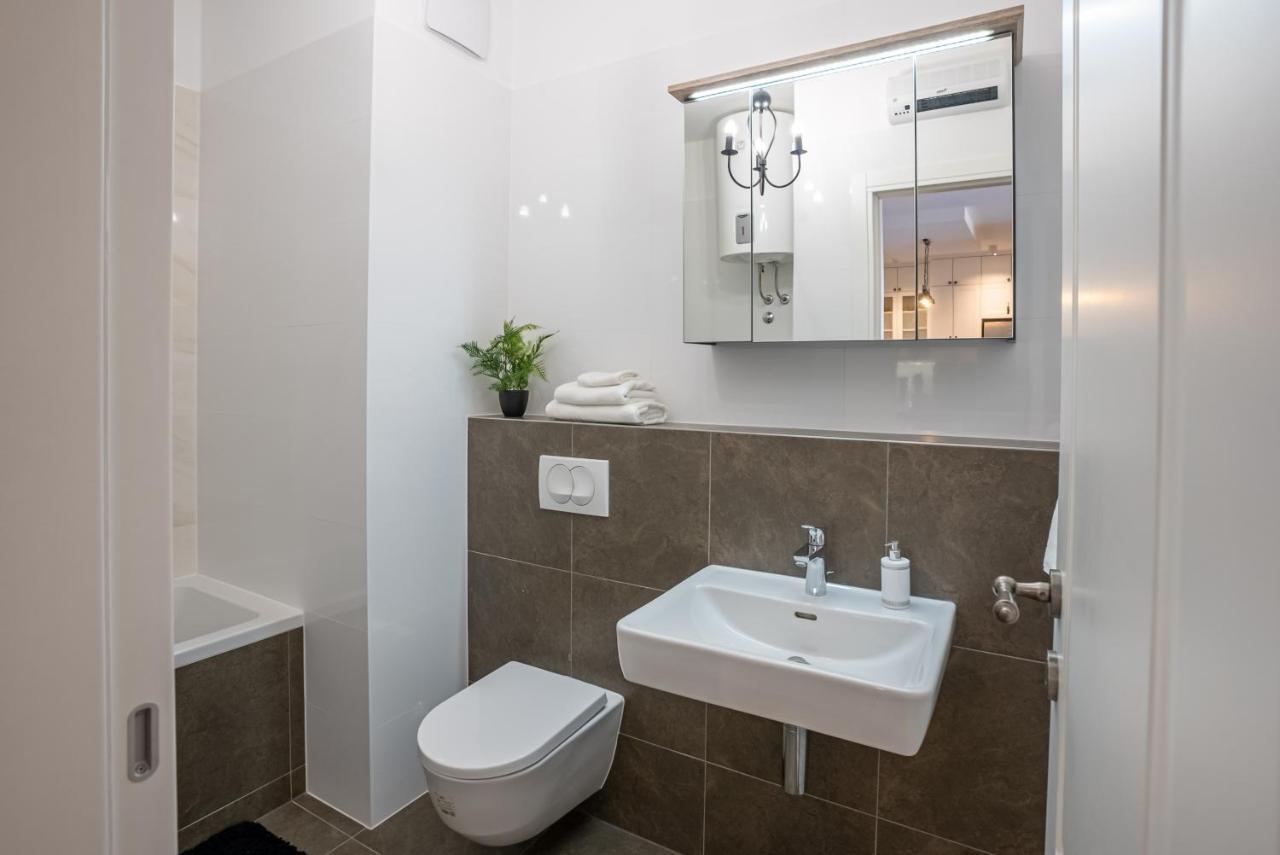 Morska Vila 6 Luxury Apartment Znjan Split Exterior photo